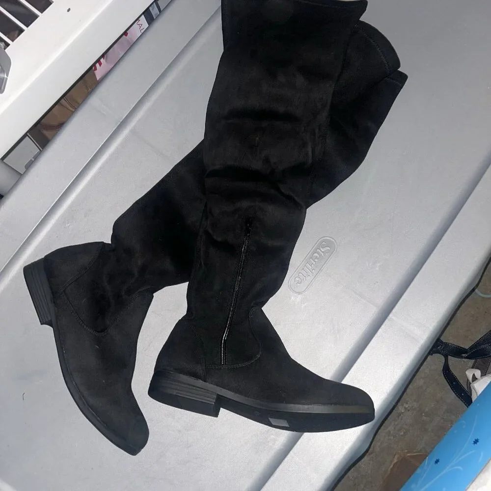 Rouge Black Knee High Faux Suede Retro Punk Classic Chic Winter Boots Size 8.5